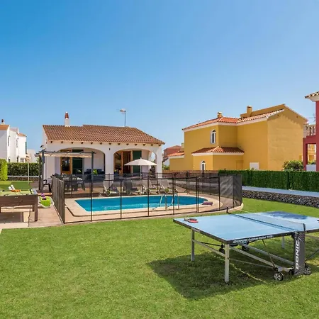 Pomelo By * 卡拉恩·布拉内斯