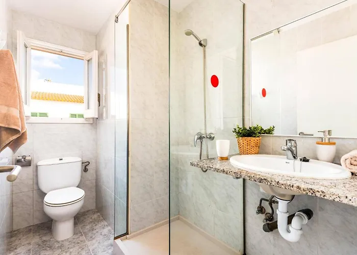 Pomelo By 卡拉恩·布拉内斯